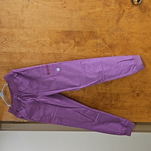 Scrubs - Picture 2 of 4